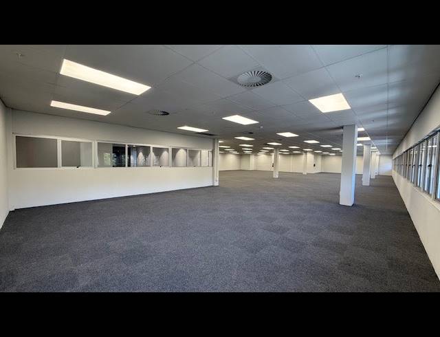 650M² OFFICE TO LET IN RIVERSIDE